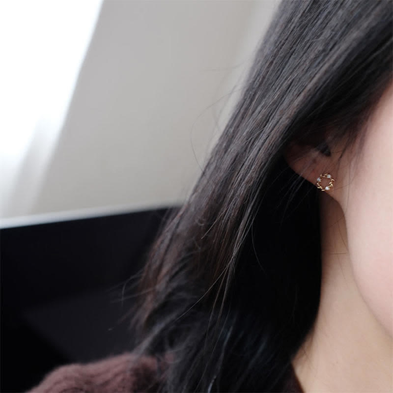 Buddha Stones925 スターリングシルバー ポスト 銅メタル タイニーリース スタッド 祝福フラワー イヤリング