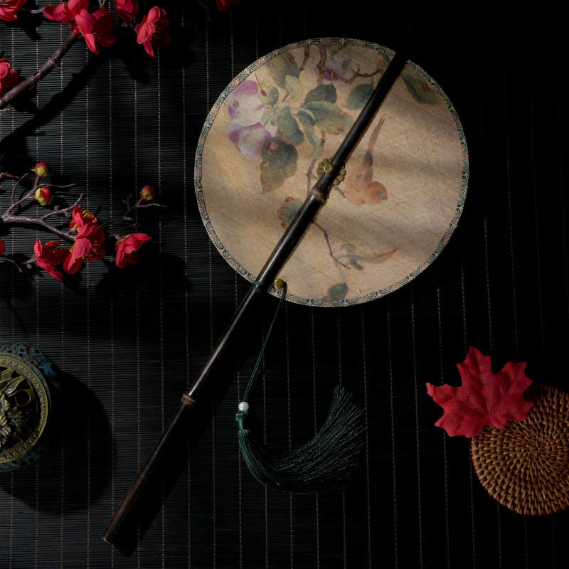 Buddha Stones手作り 花 桃色 ビワ 鳥 鶴 蝶柄 長い紫色の竹製ハンドル 携帯用 巻き上げ式扇風機