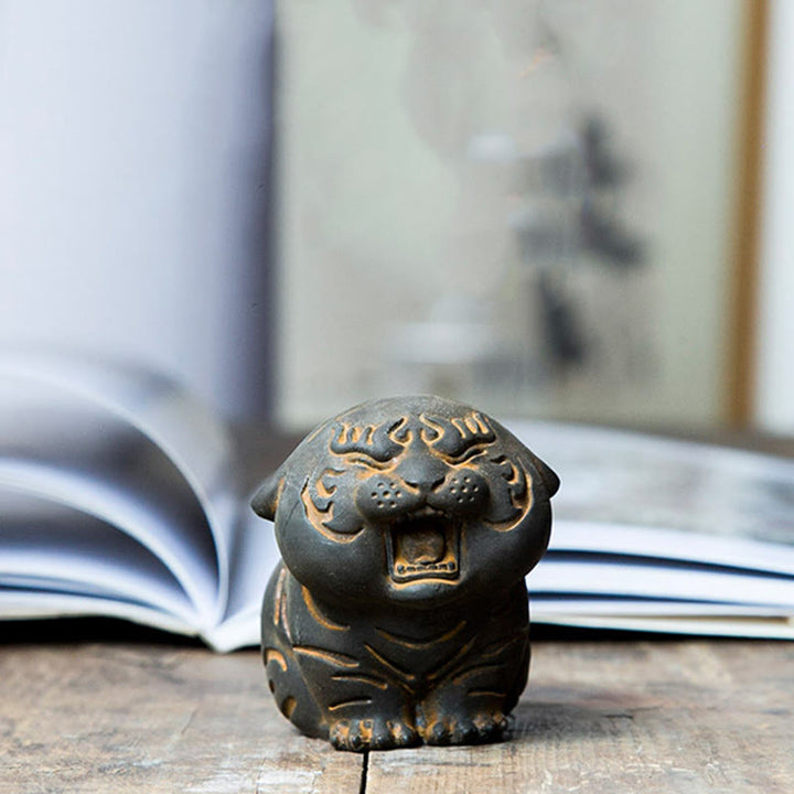 Buddha Stones ミニ虎の樹脂置物|鉄粉入り・錆加工風インテリアオブジェ
