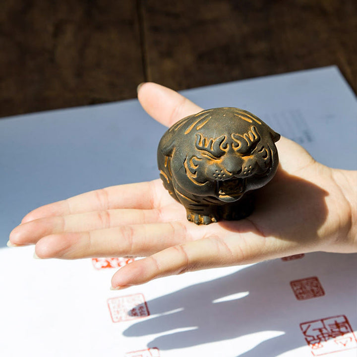 Buddha Stones ミニ虎の樹脂置物|鉄粉入り・錆加工風インテリアオブジェ