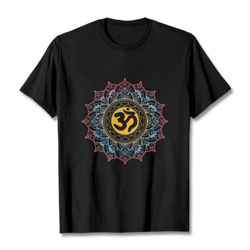 Buddha StonesカラーグラデーションマンダラOM柄Tシャツ - 黒 - 2XL - image 1
