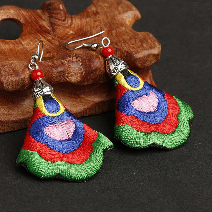 Buddha Stonesの手作りカラフルなイ族の刺繍のハーモニーイヤリング - 最外層色:緑(合金支柱) - image 3