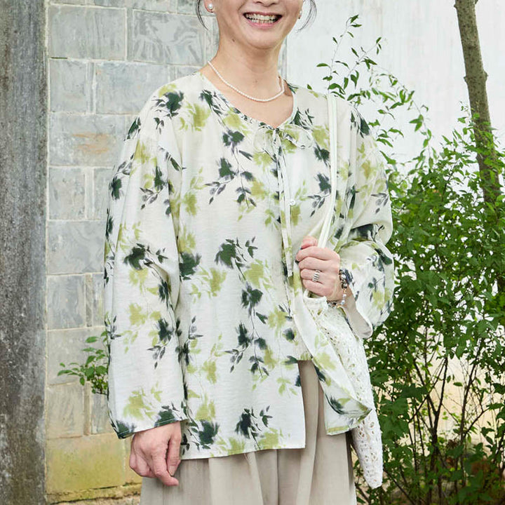 Buddha Stonesと緑の花柄の葉っぱのレースアップボタン長袖レディースシャツ(高齢者向け) - image 1
