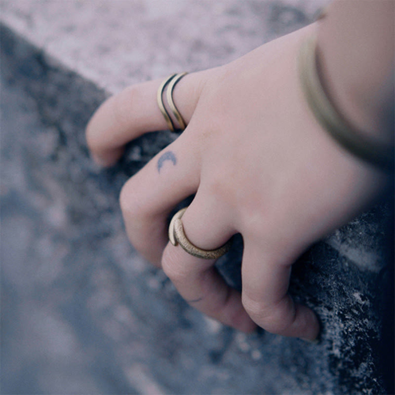 Buddha Stonesのシンプルなデザインの銅製幸運調節リング
