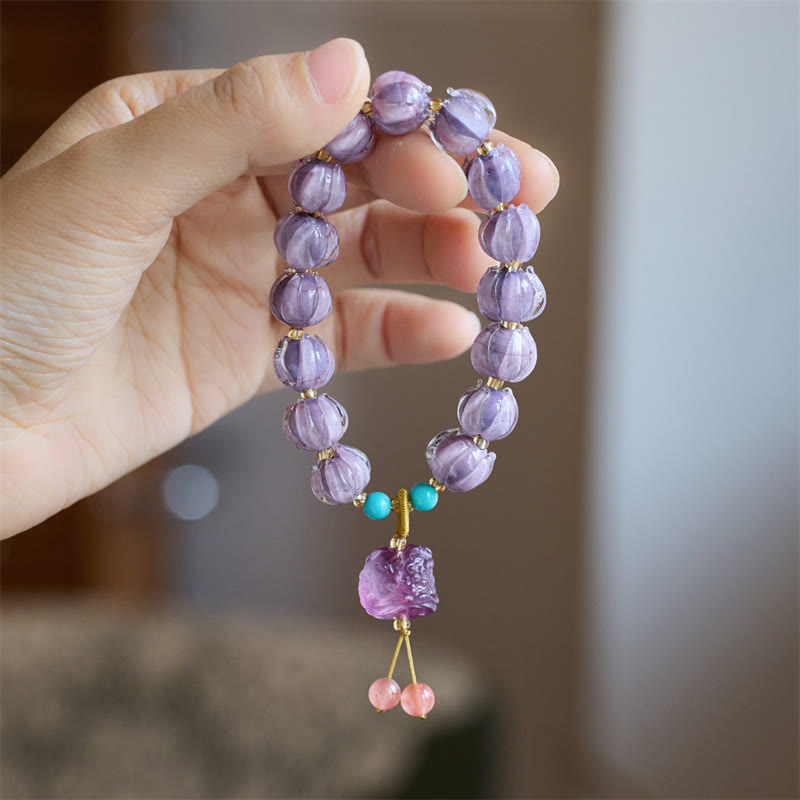 Buddha Stones琉璃ガラスビーズ 蓮の花模様 蛍石 アイボリー フルーツダンシングライオンチャーム 悟りのブレスレット