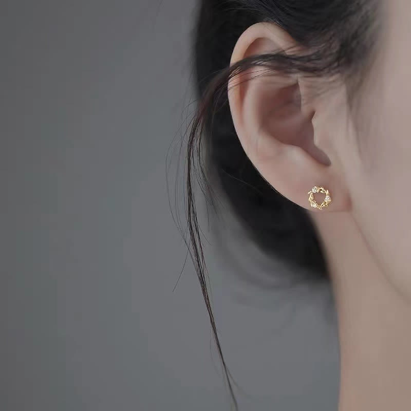 Buddha Stones925 スターリングシルバー ポスト 銅メタル タイニーリース スタッド 祝福フラワー イヤリング