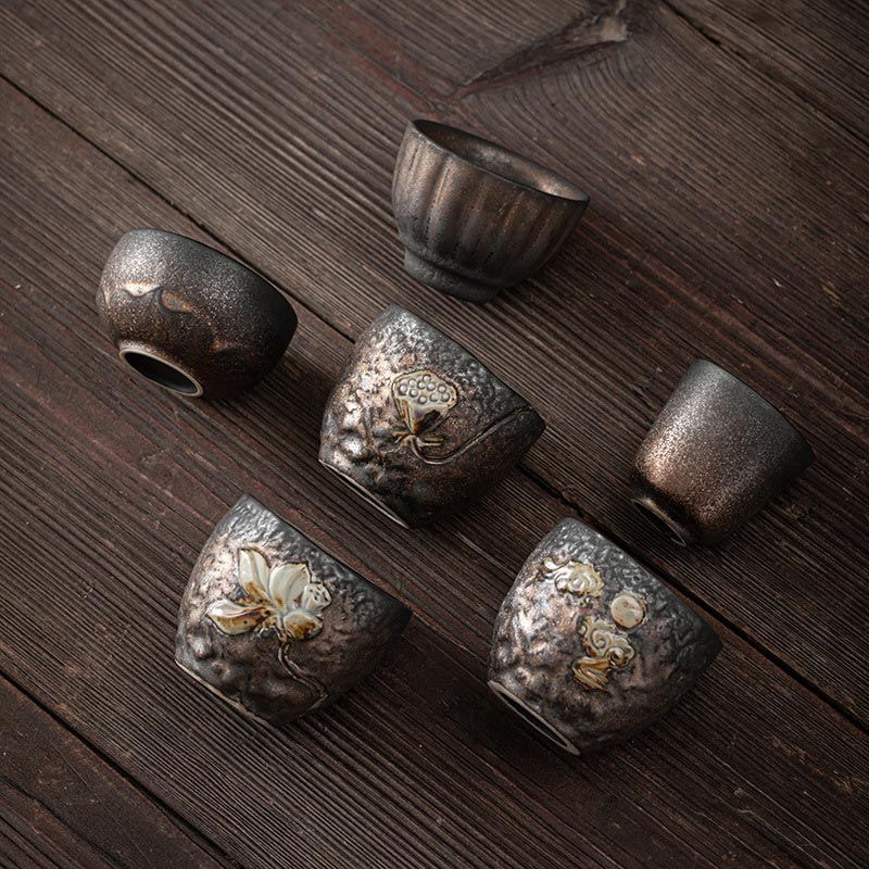 Buddha Stones、蓮の葉、花、縁起の良い雲、陶器のティーカップ、カンフーティーカップ