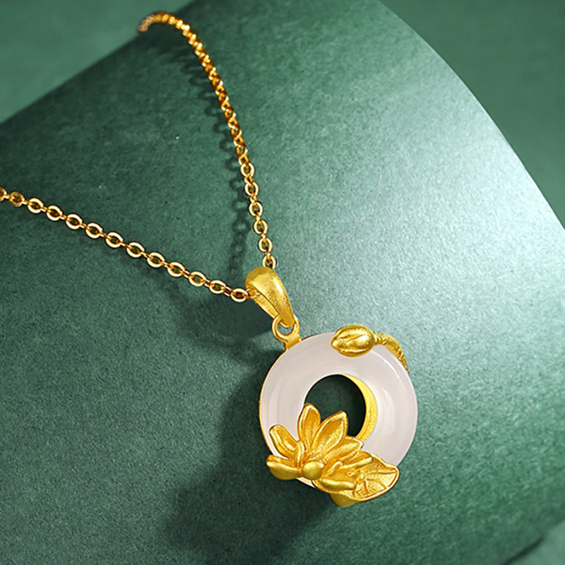 Buddha Stones天然ホワイトカルセドニー平和のお守りチャームロータスペンダント S925 スターリングシルバーネックレス - image 1