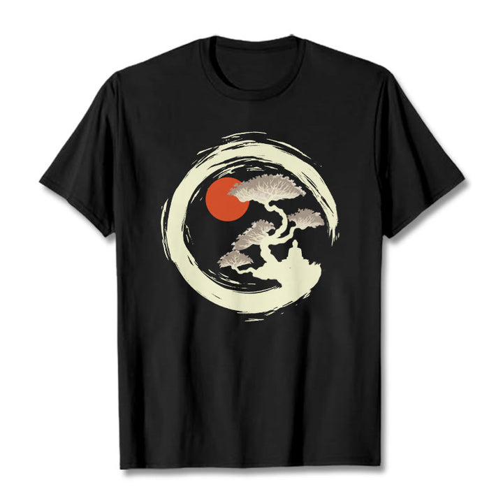 Buddha Stones、赤い太陽、松、禅サークル、瞑想、仏陀Tシャツ - 黒 - 2XL - image 1