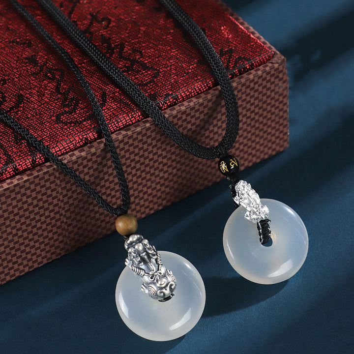 Buddha Stonesホワイトアゲート 999 スターリングシルバー ブラックオニキス グリーンサンダルウッド Pi Xiu平和のお守りチャーム六つの真実の言葉 ネックレス ペンダント - image 9