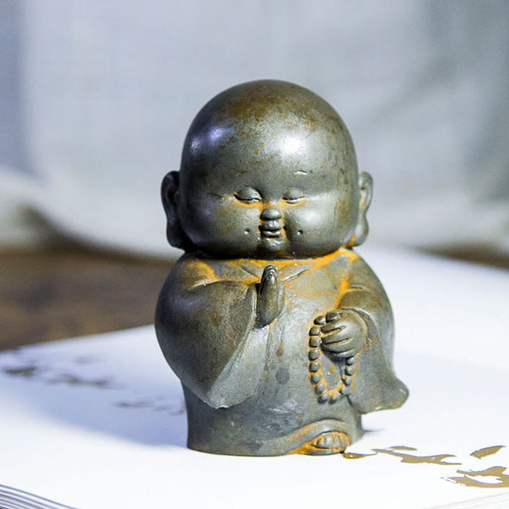 Buddha Stones手作り 小さな僧侶 鉄粉 錆 鋳造 樹脂 像 家の装飾