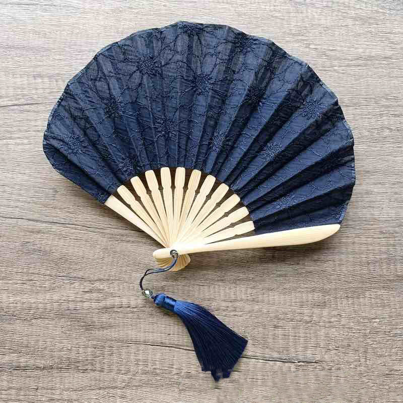 Buddha Stonesレトロ大花刺繍貝殻型タッセル手持ち竹扇子