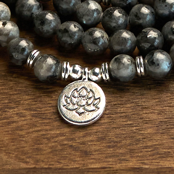 Buddha Stones 108 個入りMalaビーズ 多層天然ブラックグリッターストーン 蓮のポジティブブレスレット