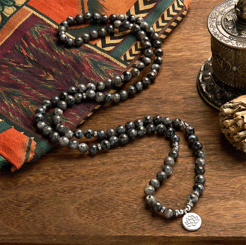 Buddha Stones 108 個入りMalaビーズ 多層天然ブラックグリッターストーン 蓮のポジティブブレスレット
