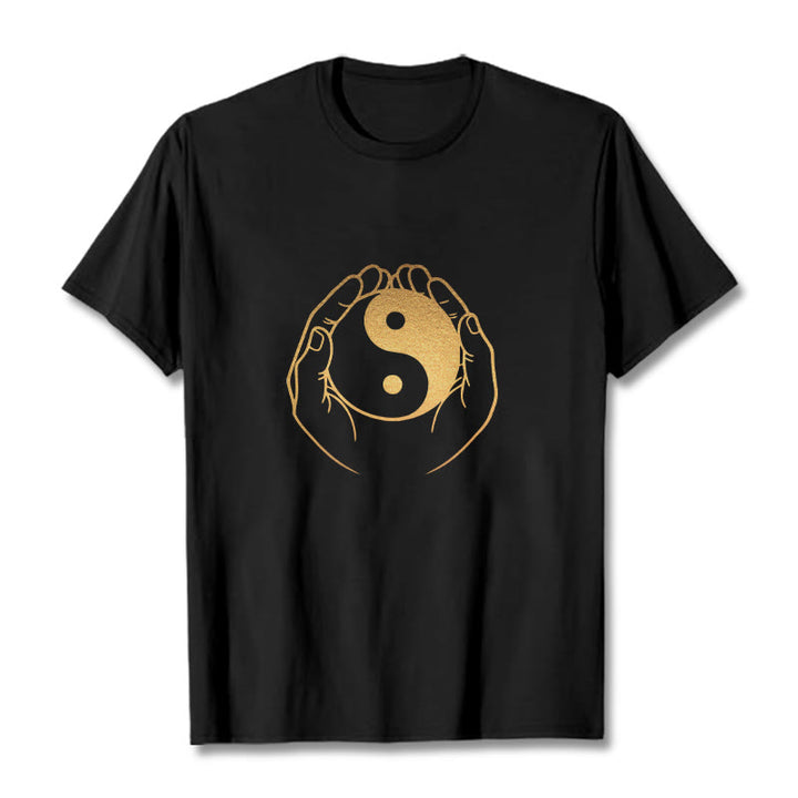 黄金の陰陽を握るBuddha Stonesの手Tシャツ - 黒 - 2XL - image 1