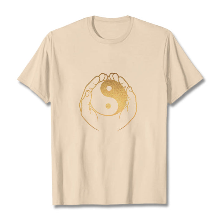 黄金の陰陽を握るBuddha Stonesの手Tシャツ - ビスク - 2XL - image 13