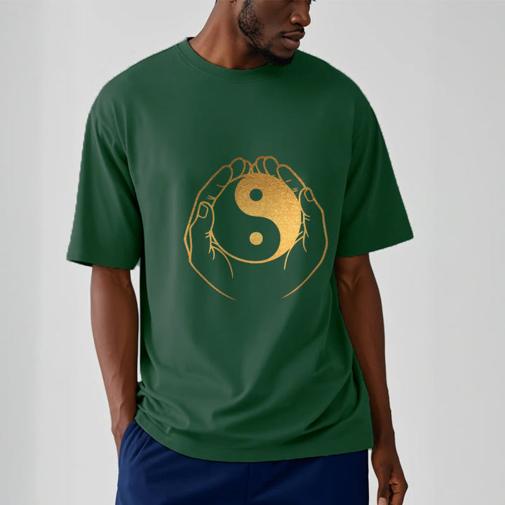 黄金の陰陽を握るBuddha Stonesの手Tシャツ - image 7