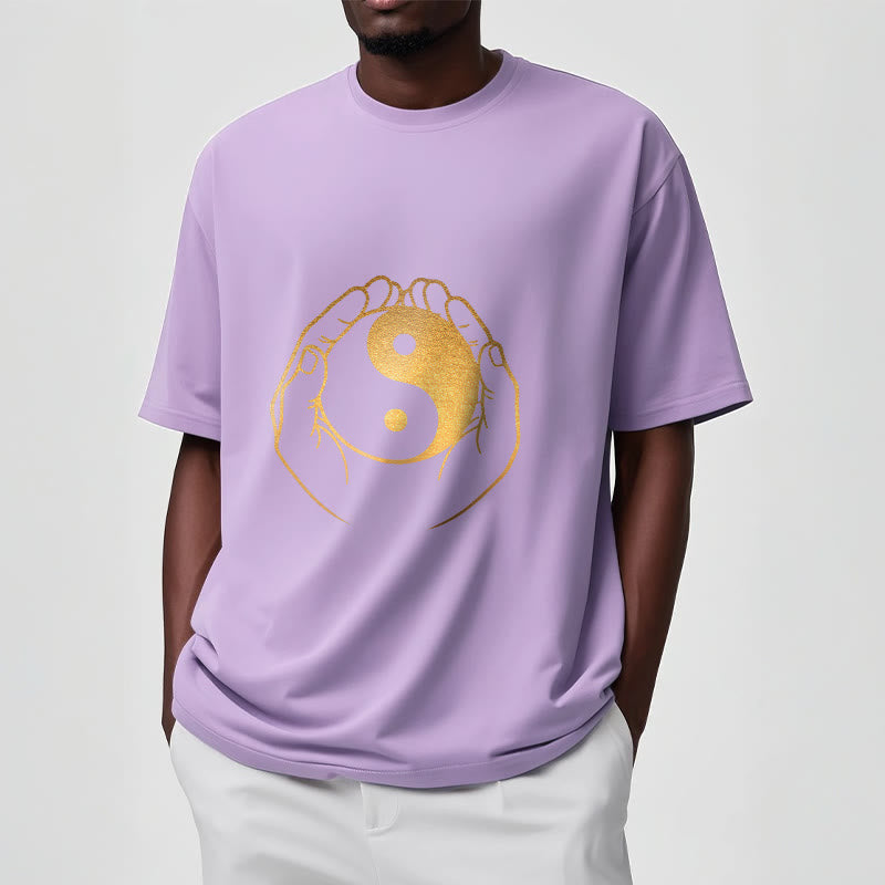 黄金の陰陽を握るBuddha Stonesの手Tシャツ - image 20