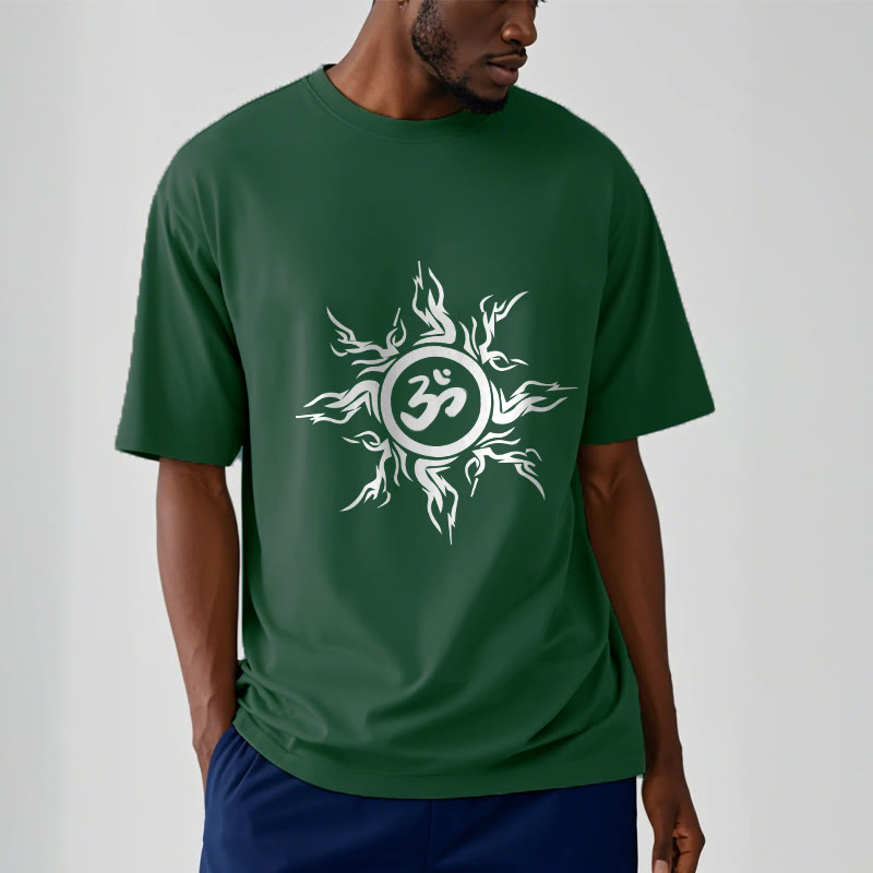 オームシンボルを囲むBuddha Stonesのサンバースト模様のコットンTシャツ - image 11