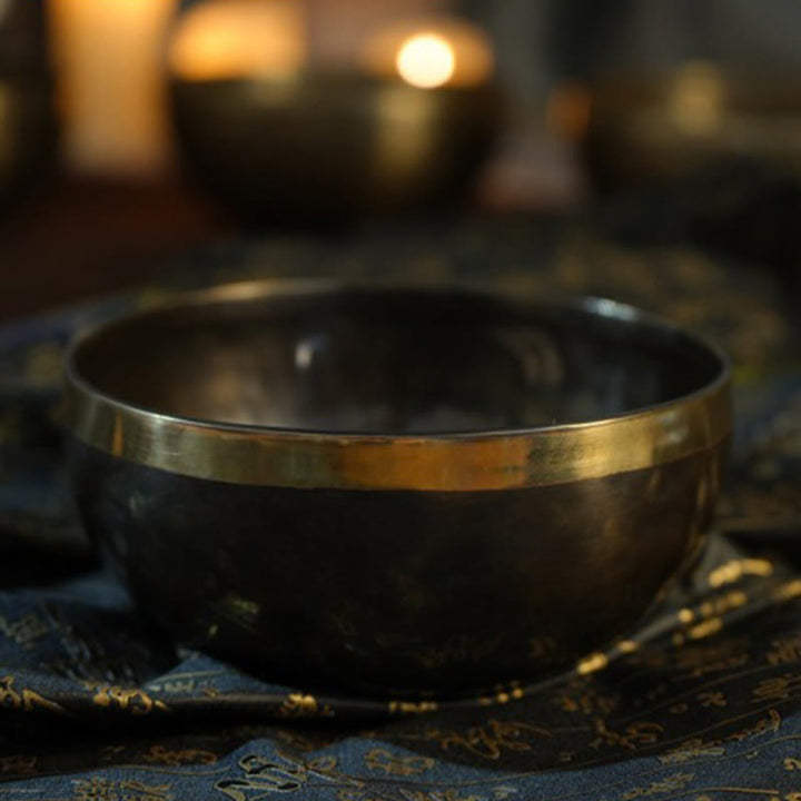 Buddha Stones 手作りのネパール製シンギングボウル シンプルな模様 ヒーリングと瞑想のためのサウンドボウルセット - image 2