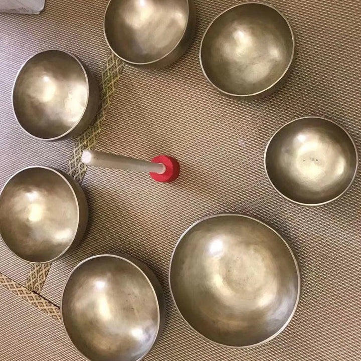 Buddha Stones ネパール製ハンドメイドゴールデンシンギングボウル シンプルなデザイン ヒーリングと瞑想のためのサウンドボウルセット - image 23