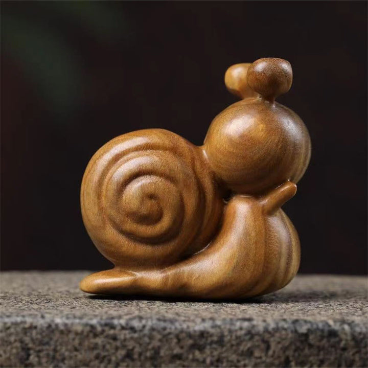 ミニグリーンサンダルウッドカタツムリ彫刻のBuddha Stonesデスク装飾
