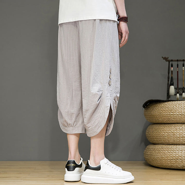 Buddha Stonesカジュアル ホワイト ストライプ柄 ドローストリング ボタンデザイン メンズ コットン クロップド ハーレムパンツ ポケット付き - image 5