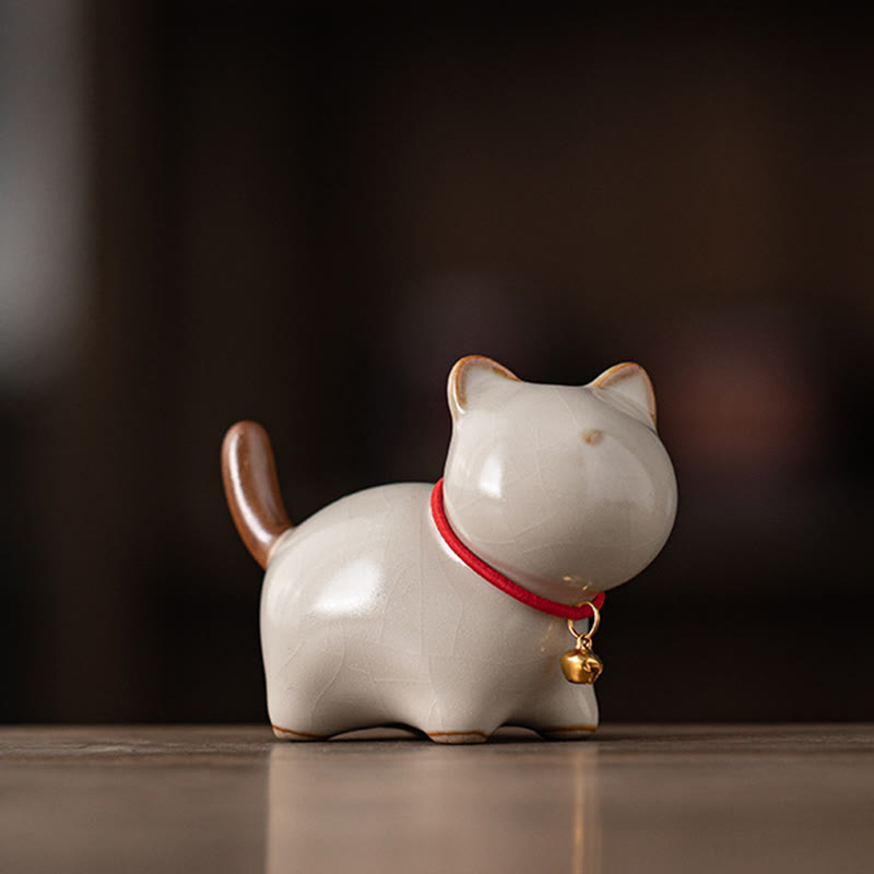 Buddha Stonesミニラッキーキュートスタンディングキャットレッドロープベルセラミックフィギュア装飾 - ベージュ(7.6×3.9×5.6cm) - image 2