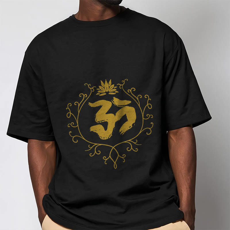 Buddha Stones、オーム、蓮の花、つる模様、瞑想コットンTシャツ - image 2