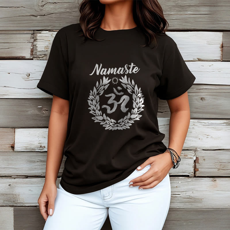 Buddha Stones、オーム、サンスクリット語、ナマステ、葉っぱの模様、瞑想コットンTシャツ - image 7