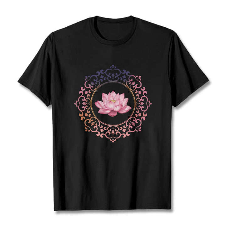 Buddha Stones曼荼羅ピンク蓮柄TシャツコットンTシャツ - 黒 - 2XL - image 0