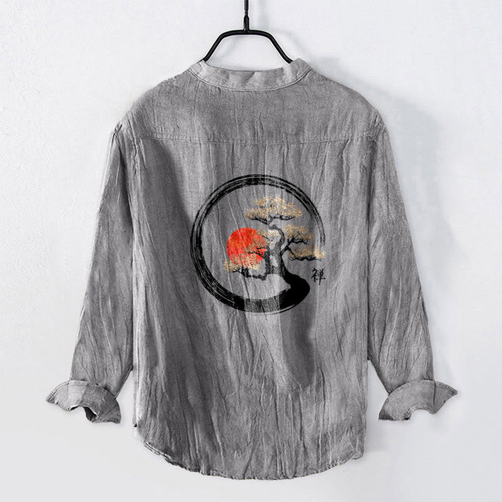Buddha Stones、禅のキャラクター、松の木、太陽の模様。ハーフボタンのメンズコットンリネン長袖シャツ。 - image 2