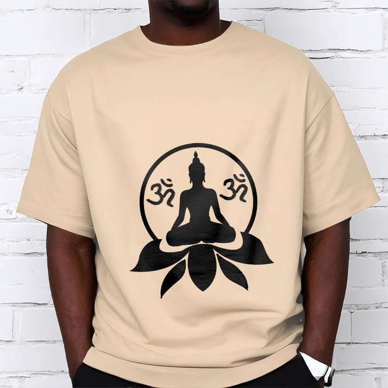 Buddha Stones、 OMシンボル、サンスクリット語のマントラ、蓮の花に座る仏陀のデザインTシャツ - ビスク - 2XL - image 11