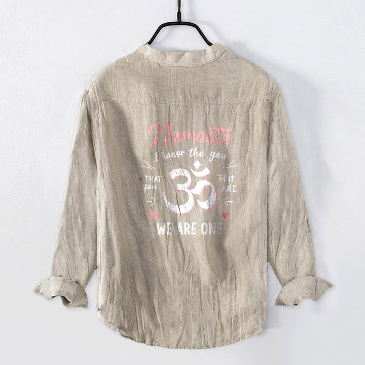 Buddha Stones「ナマステ、私はあなたを敬います」オム柄ハーフボタンメンズコットンリネン長袖シャツ - image 5