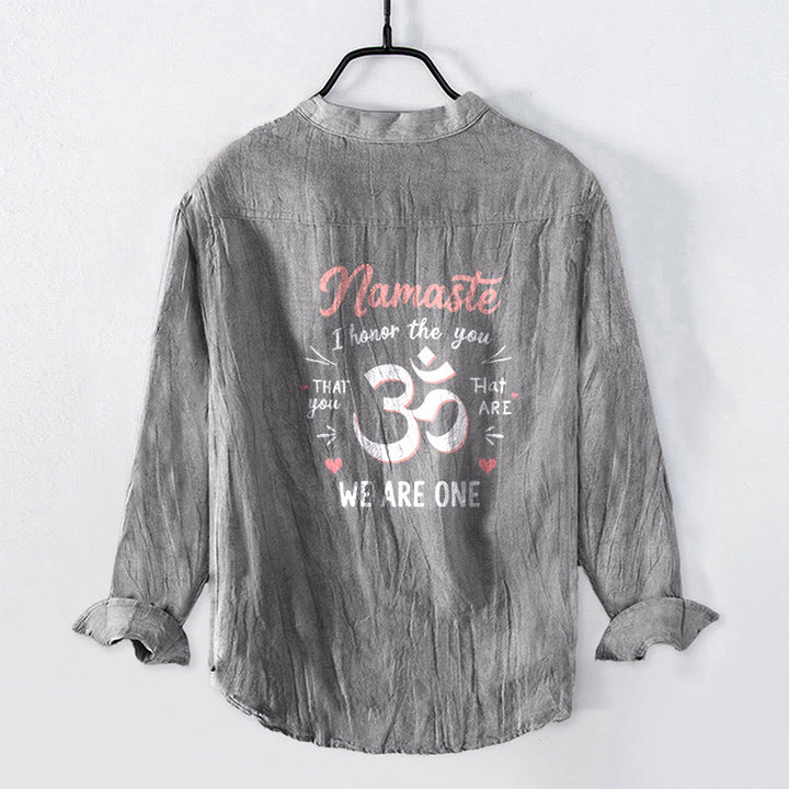 Buddha Stones「ナマステ、私はあなたを敬います」オム柄ハーフボタンメンズコットンリネン長袖シャツ - image 8