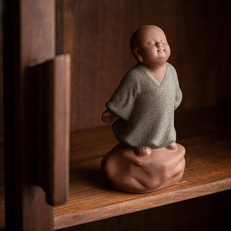 見上げるBuddha Stones休息中の僧侶 陶器像 慈悲の心 室内装飾 - image 2