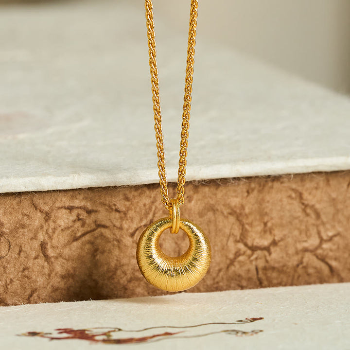 Buddha Stones24K 金メッキ 銅製平和のお守りチャームテクスチャ 富のネックレス ペンダント - image 1