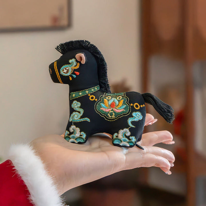 馬年用Buddha Stonesの赤紐の刺繍の吊り下げ装飾 - 黒馬（11.1×9.7cm） - image 9