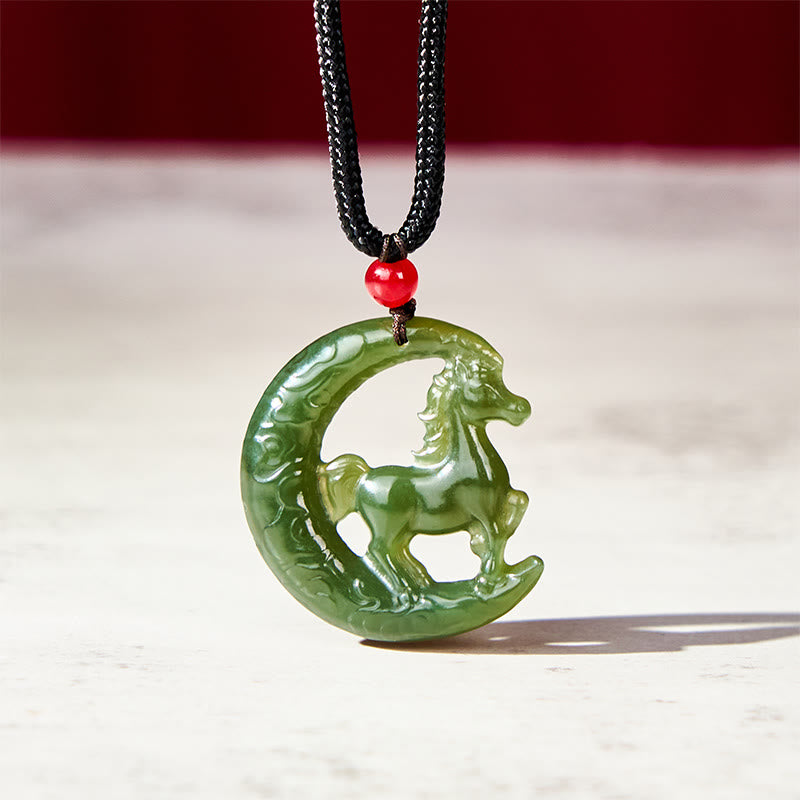 Buddha Stones中国十二支 馬年 チャーム 彫刻 翡翠 幸運豊かさネックレス ペンダント - 翡翠（豊かさ♥幸運） - 29×28×5mm - image 0