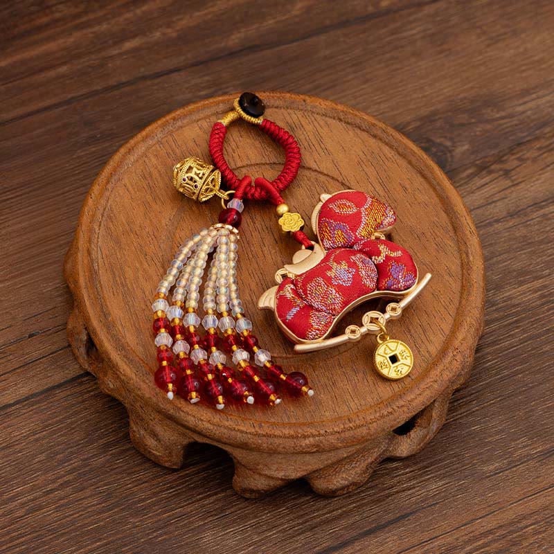 Buddha Stones 午年刺繍豊かさキーホルダー - 赤い馬（サイズ：10×5cm） - image 0