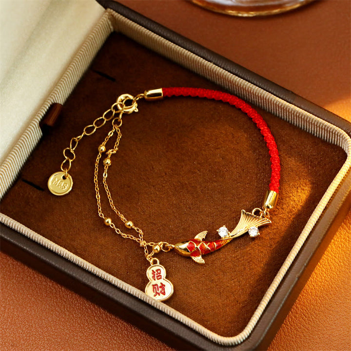Buddha Stones 鯉チャームデザインの赤紐の幸運ブレスレット - image 4