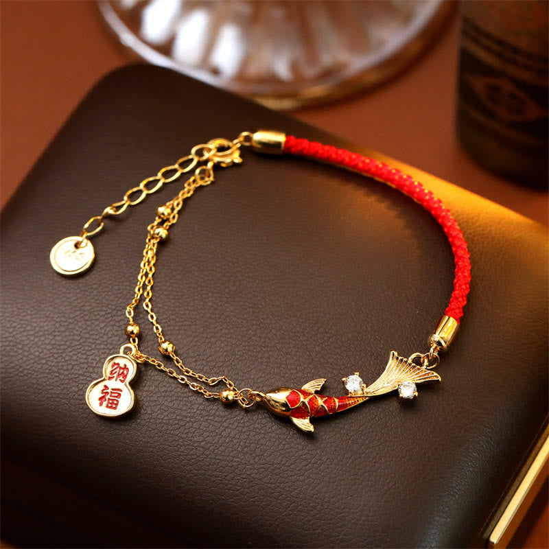 Buddha Stones 鯉チャームデザインの赤紐の幸運ブレスレット - image 2