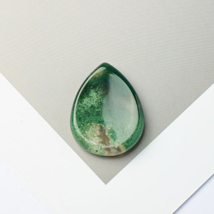 Buddha Stones ティアドロップ型お守りクリスタル装飾石 34×26×7.8cm - 天然モスアゲート（色味は個体差があります） - 34×26×7.8mm - image 29