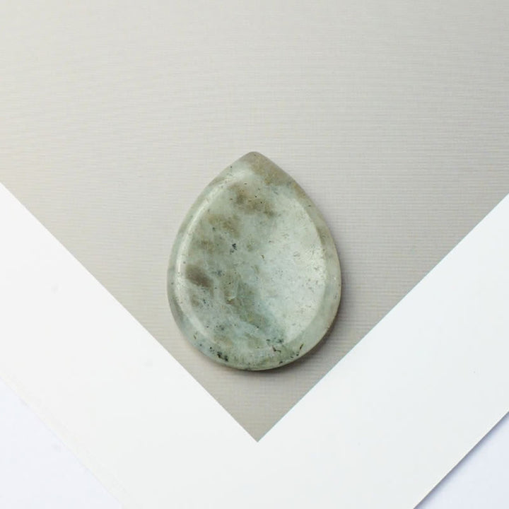 Buddha Stones ティアドロップ型お守りクリスタル装飾石 34×26×7.8cm - 天然ラブラドライト（色味は個体差があります） - 34×26×7.8mm - image 27