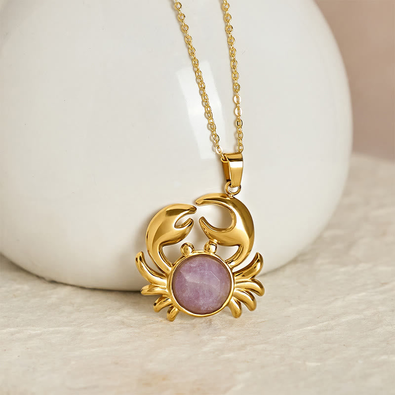 Buddha Stones 金メッキのアメジスト製カニモチーフのインナーピースネックレス - image 1
