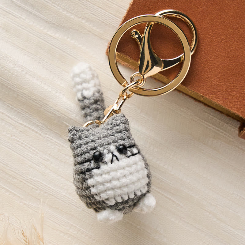Buddha Stones 手編みのかわいい猫のバッグチャーム、柔らかなキーホルダー - 薄灰色の猫 - image 5