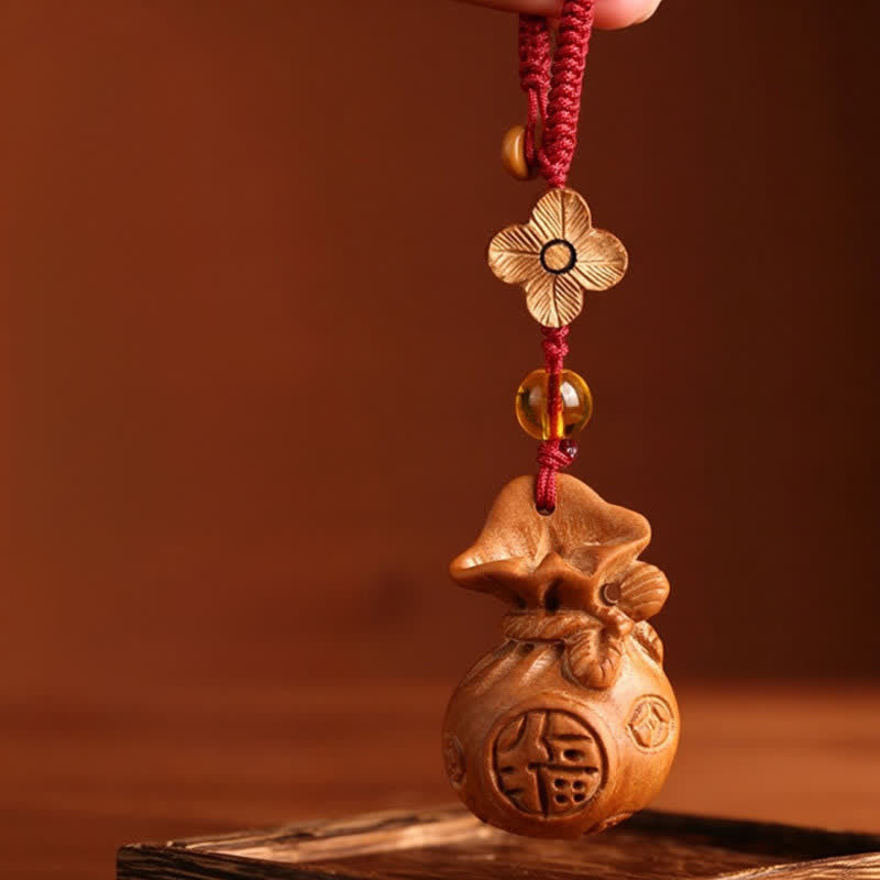 Buddha Stones 桃の木 福の文字 蓮の花 幸運のポーチ 財運のお守り キーホルダー - 梅の花の赤いロープ - image 1