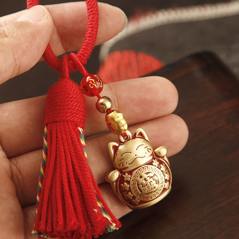Buddha Stones 真鍮製手織り赤紐「福」文字入り良縁祈願のタッセルキーホルダー - 招き猫赤いタッセル - image 0