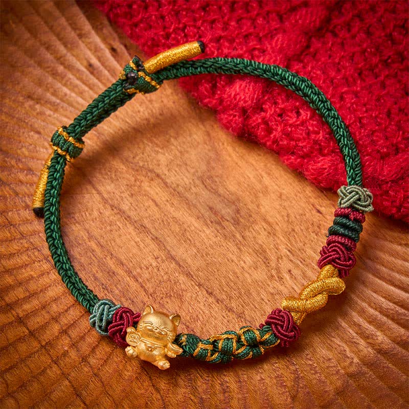 Buddha Stones 手織りの赤紐で作られた招き猫の守護ブレスレット - 緑色の紐 - image 0
