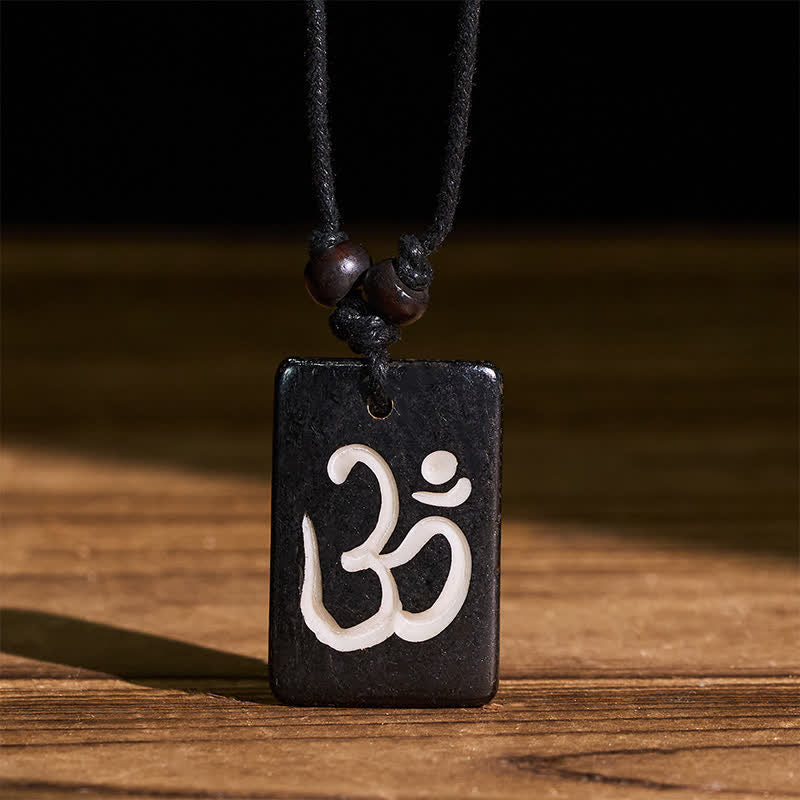 Buddha Stones 手彫りの骨ビーズ OM チベット瞑想ペンダントネックレス - OM（マインドフルネス♥つながり） - image 0
